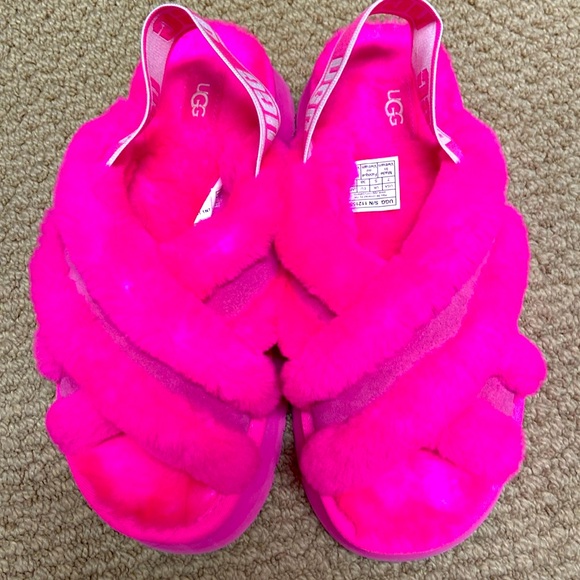 Like new UGG pink slides sandals excellent condition womens 7 - Picture 1 of 3